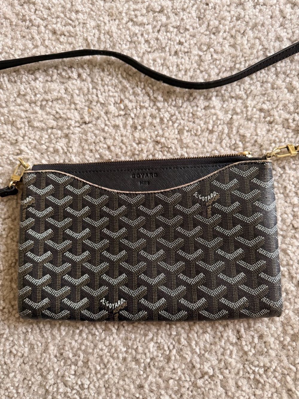 Goyard Brown and Black Goyardine Wristlet Pouch The fastener is broken.